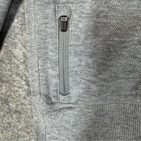 Vuori Gray Long Sleeve Sweatshirt Crewneck Pocket Athleisure Pullover Size M - Picture 7 of 15